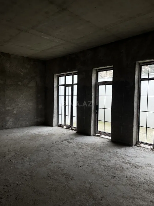 Satılır 5 otaqlı həyət evi 270 m²