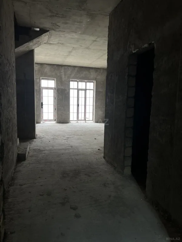 Satılır 5 otaqlı həyət evi 270 m²