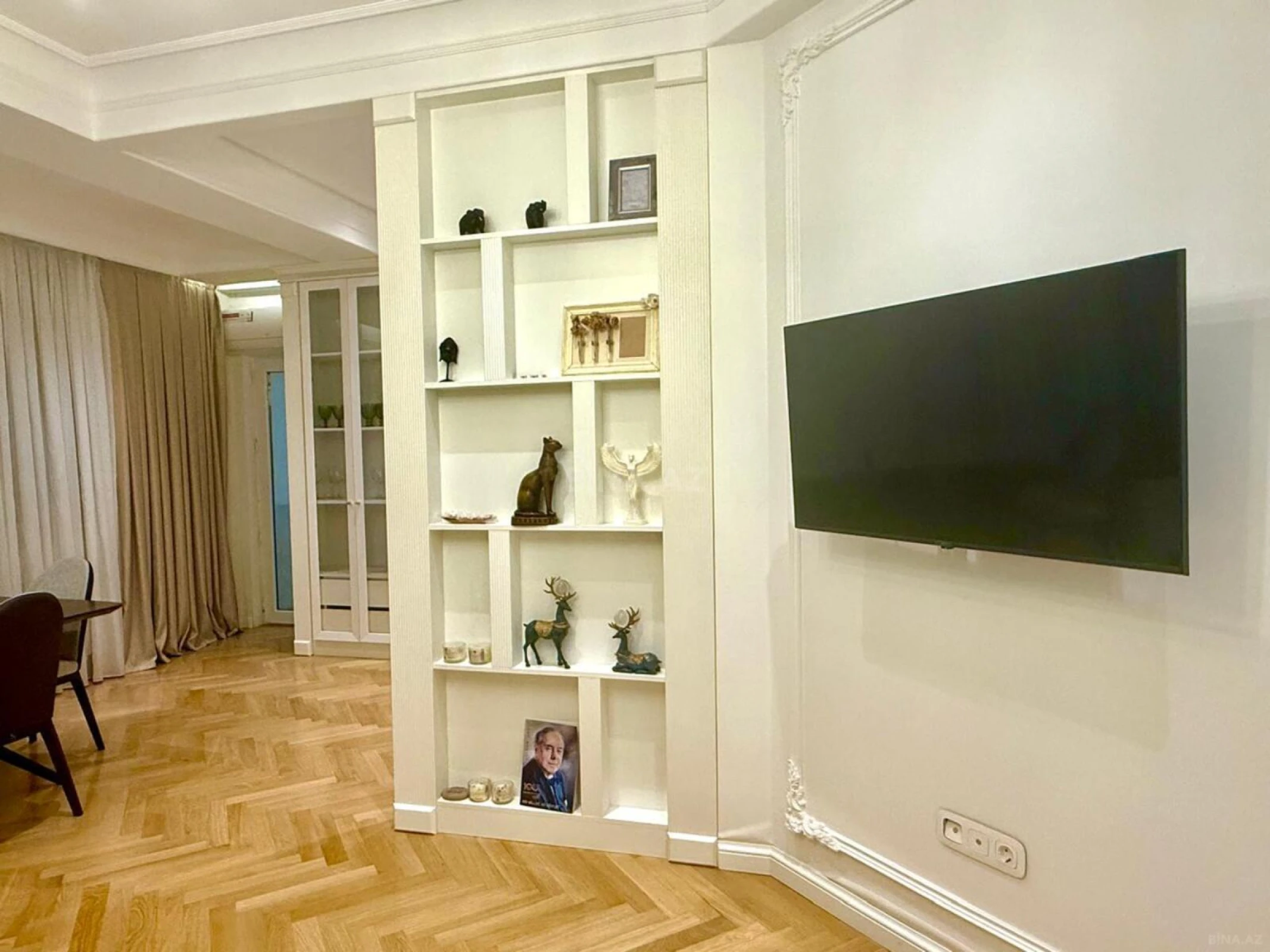 Satılır 3 otaqlı mənzil 110 m²