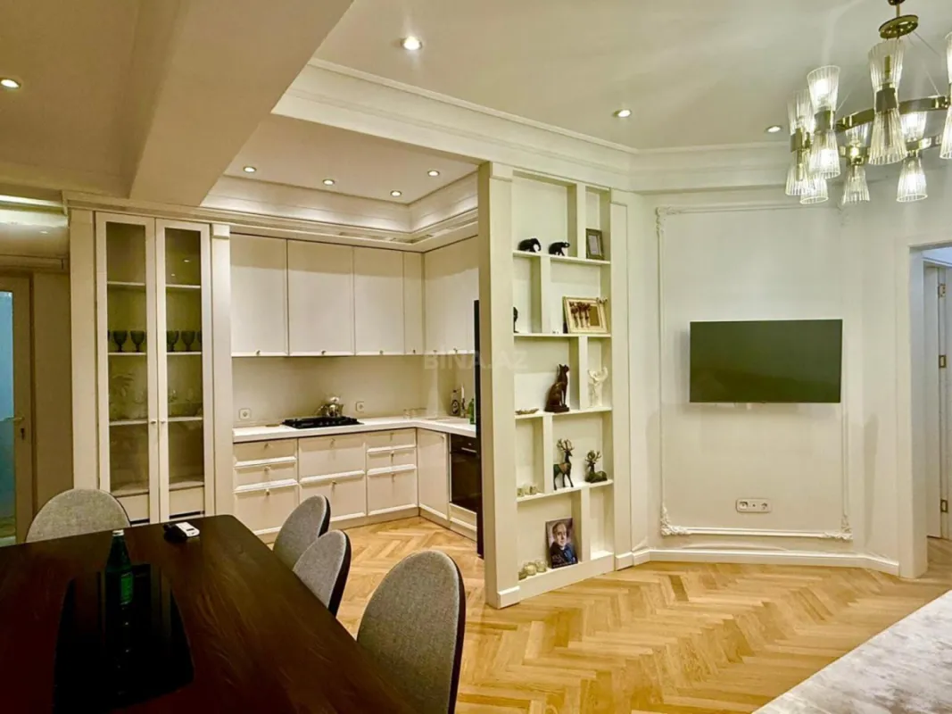 Satılır 3 otaqlı mənzil 110 m²