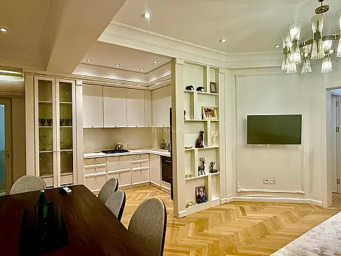 Satılır 3 otaqlı mənzil 110 m²