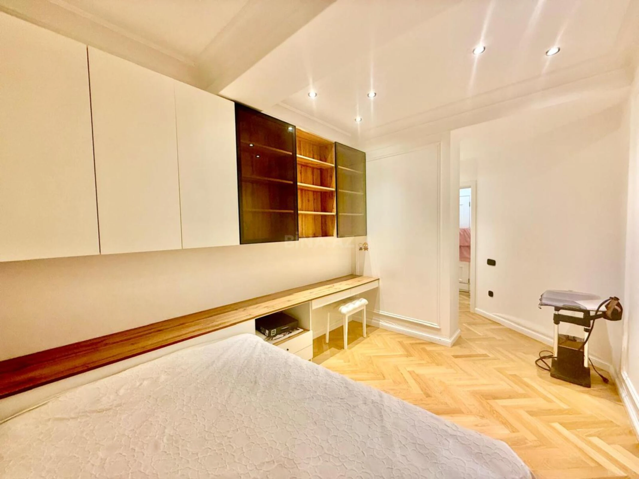 Satılır 3 otaqlı mənzil 110 m²