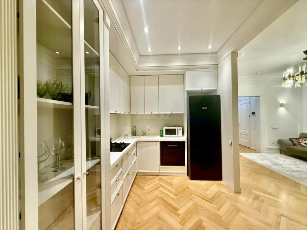 Satılır 3 otaqlı mənzil 110 m²