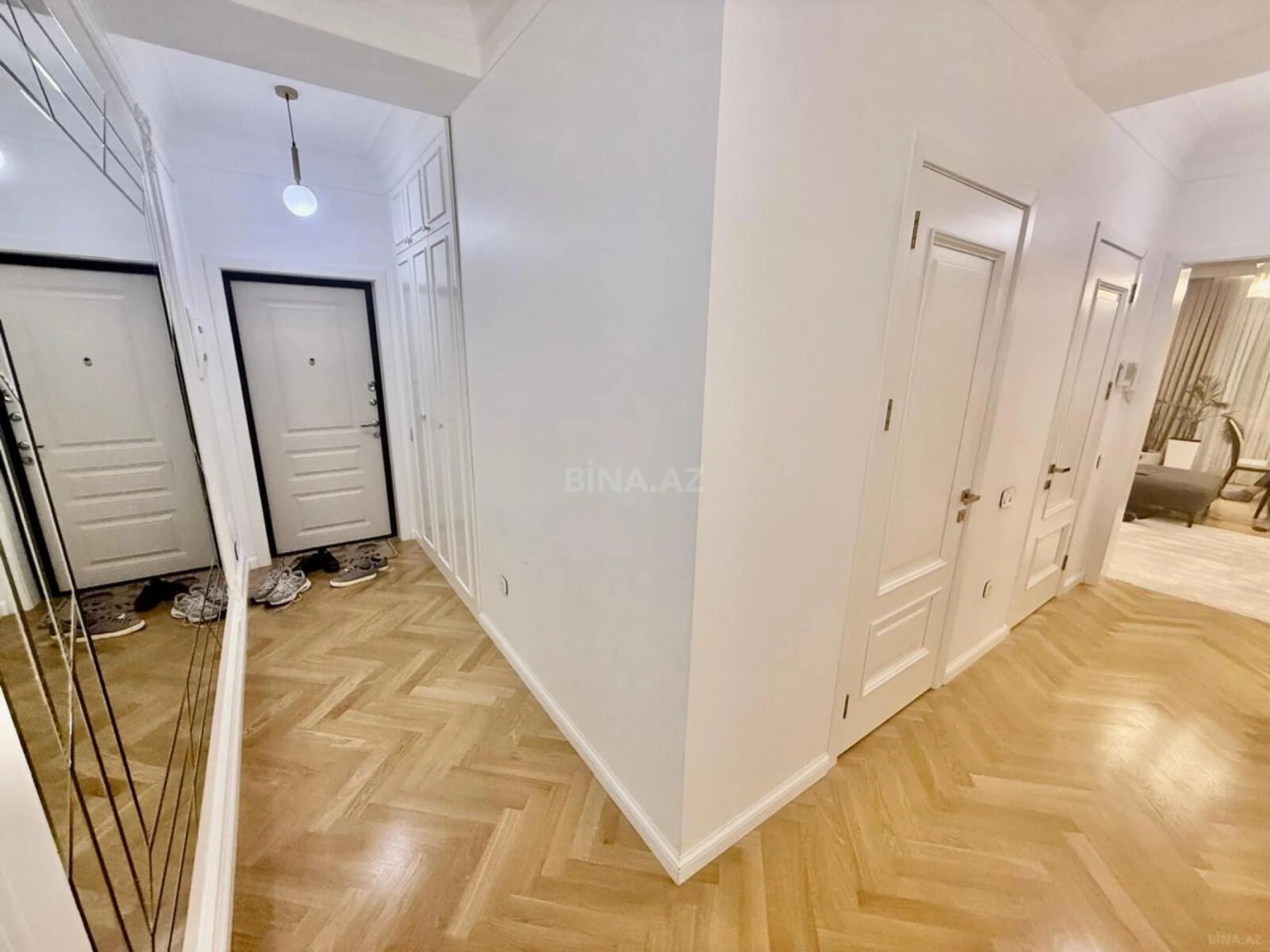 Satılır 3 otaqlı mənzil 110 m²