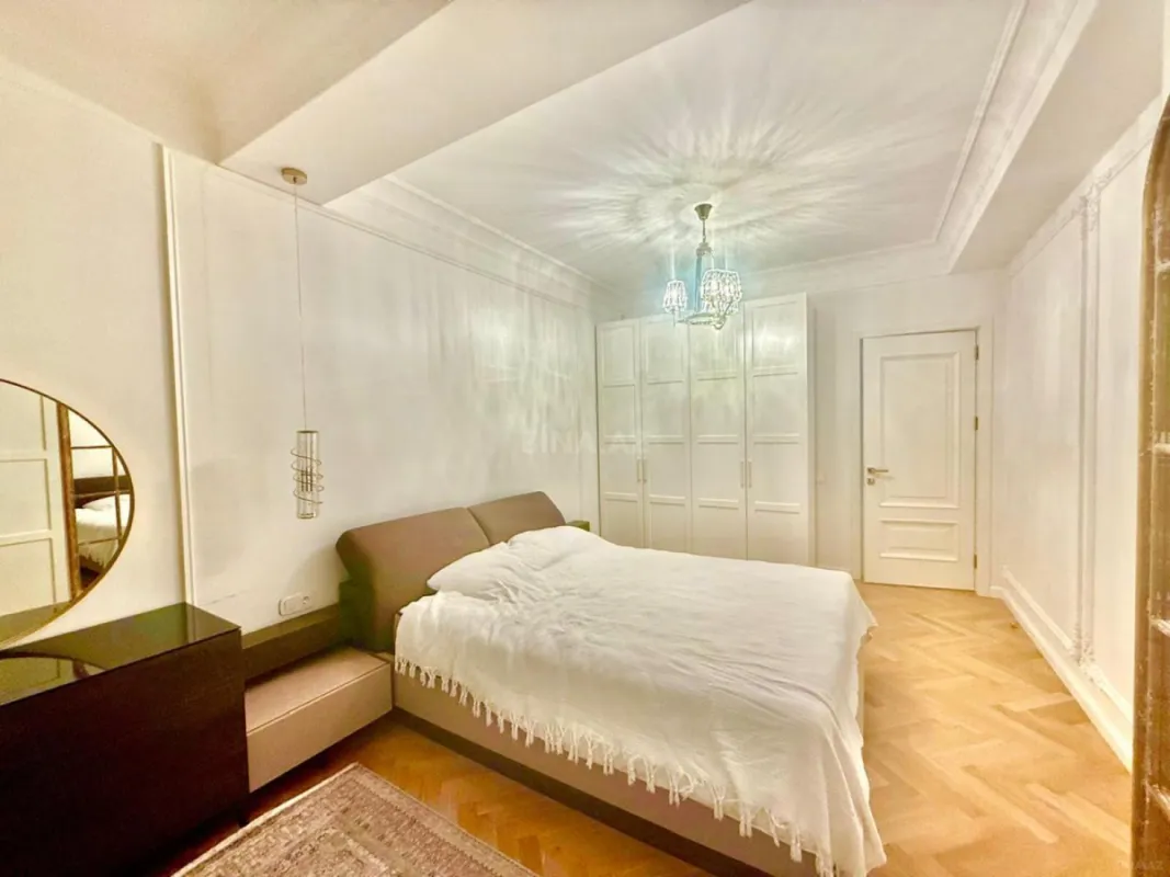 Satılır 3 otaqlı mənzil 110 m²