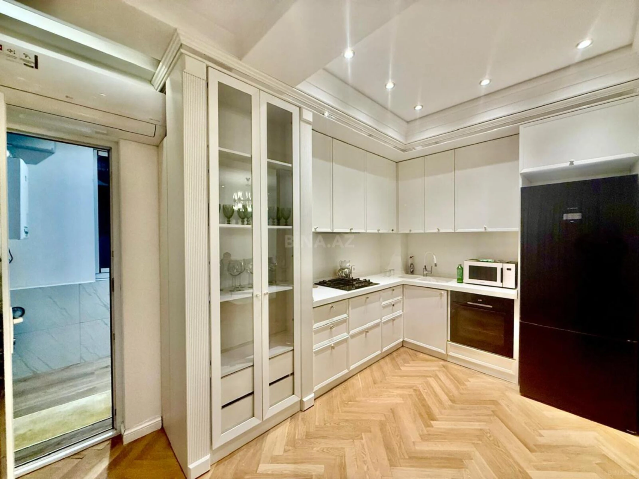 Satılır 3 otaqlı mənzil 110 m²