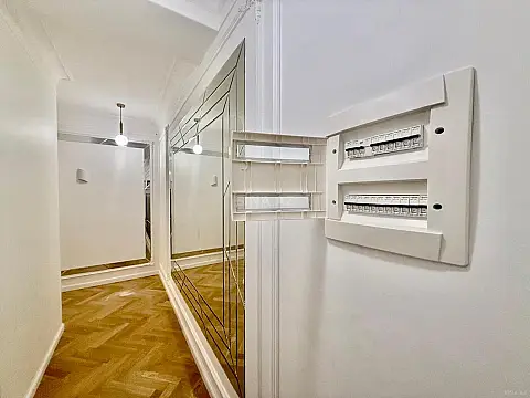 Satılır 3 otaqlı mənzil 110 m²