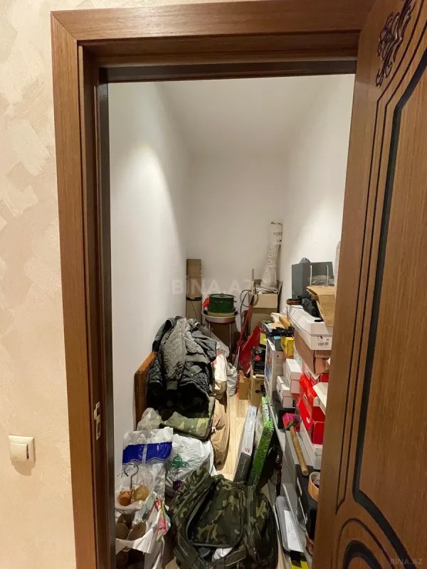 Satılır 4 otaqlı mənzil 184 m²