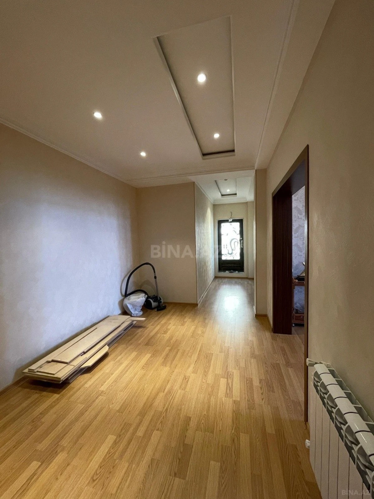Satılır 4 otaqlı mənzil 184 m²