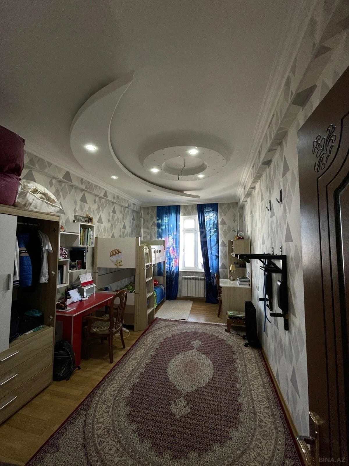 Satılır 4 otaqlı mənzil 184 m²