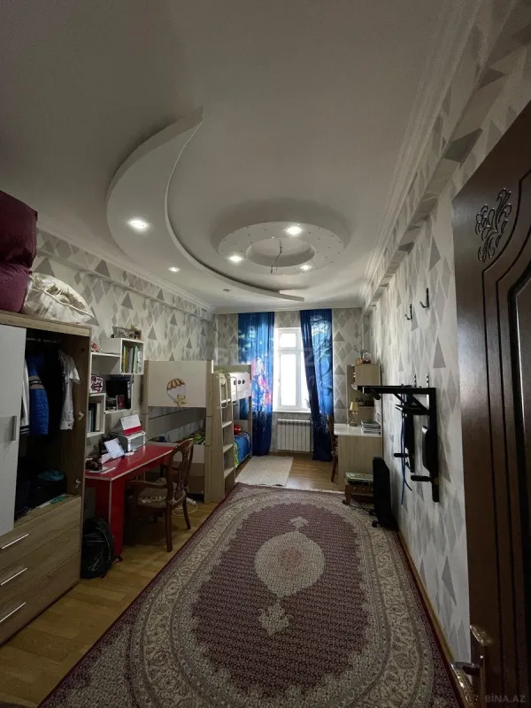 Satılır 4 otaqlı mənzil 184 m²