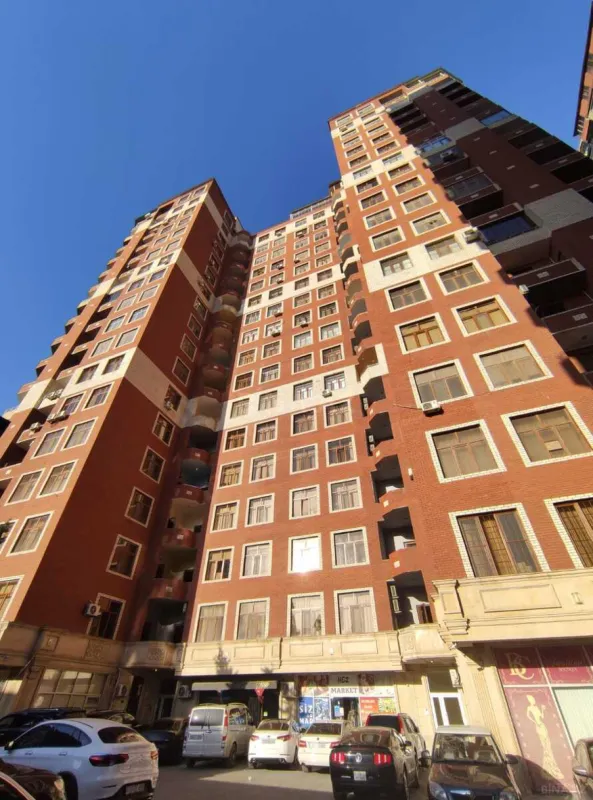 Kirayə verilir 4 otaqlı mənzil 210 m²