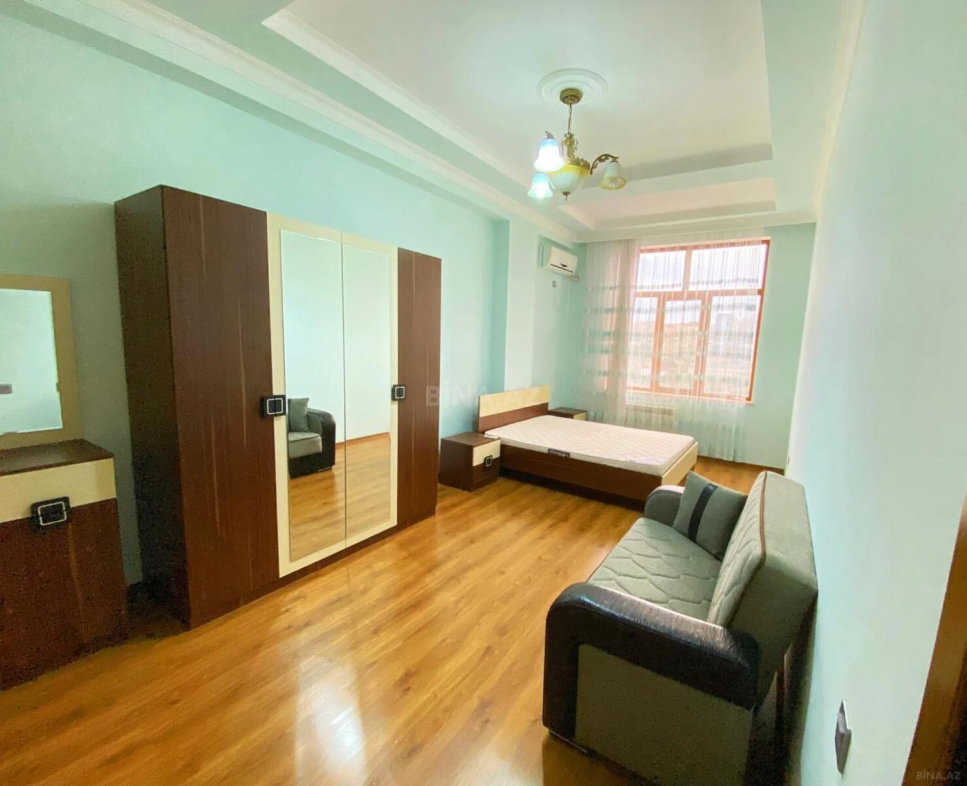 Kirayə verilir 4 otaqlı mənzil 210 m²