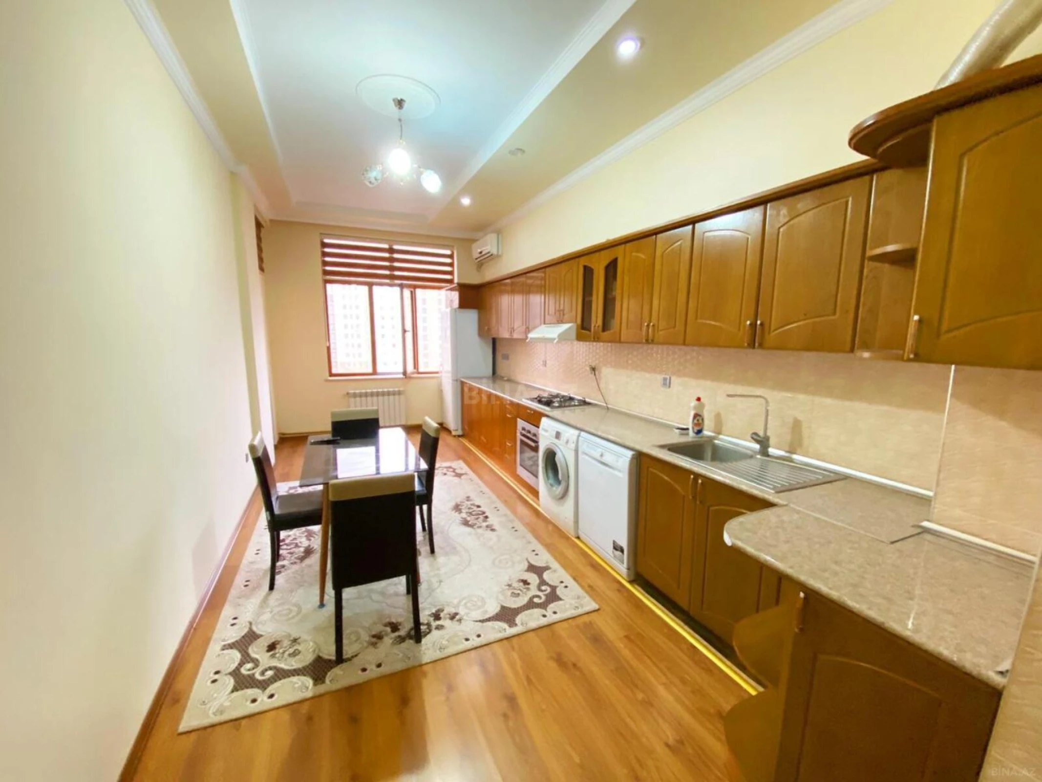 Kirayə verilir 4 otaqlı mənzil 210 m²