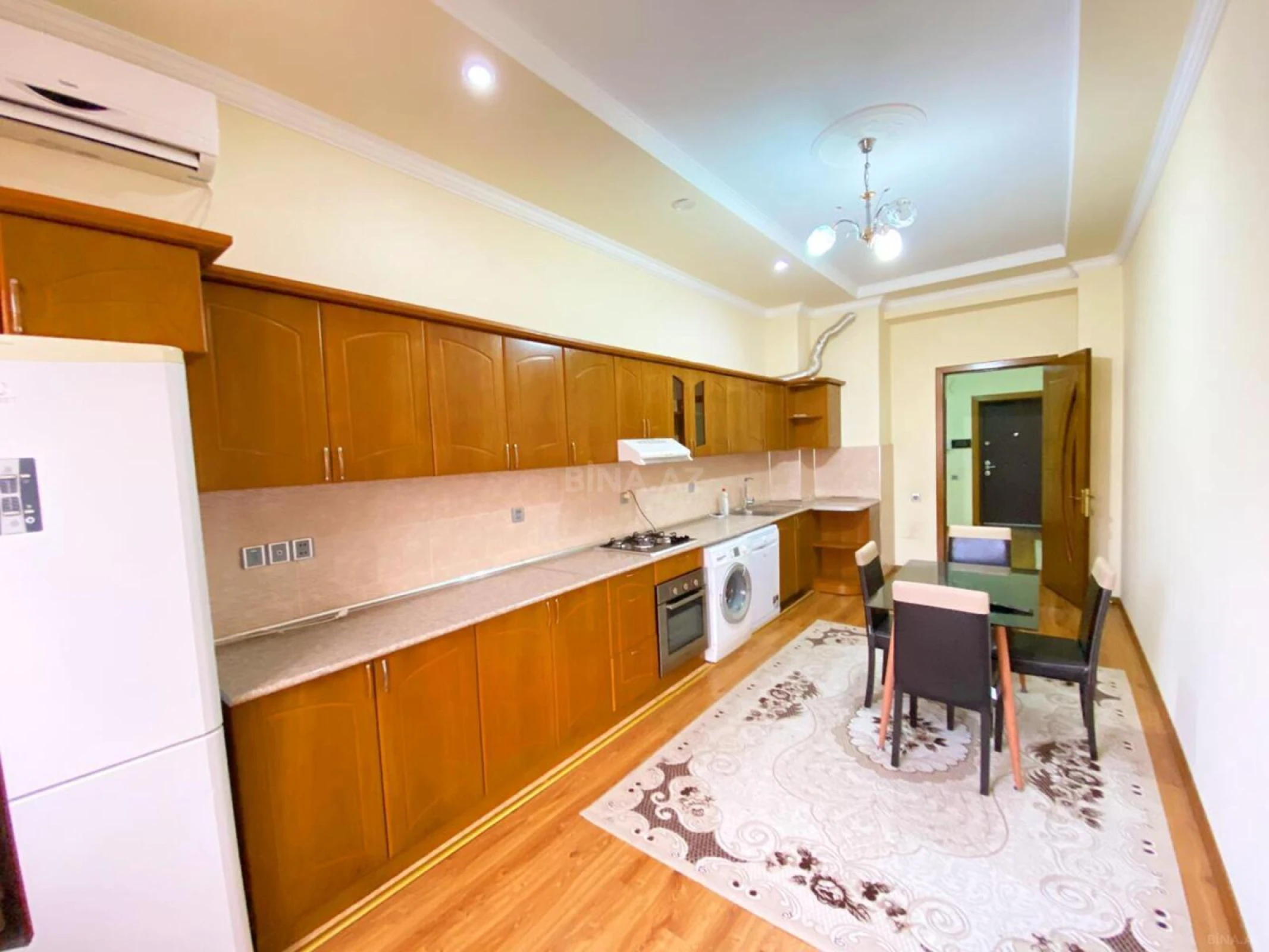 Kirayə verilir 4 otaqlı mənzil 210 m²