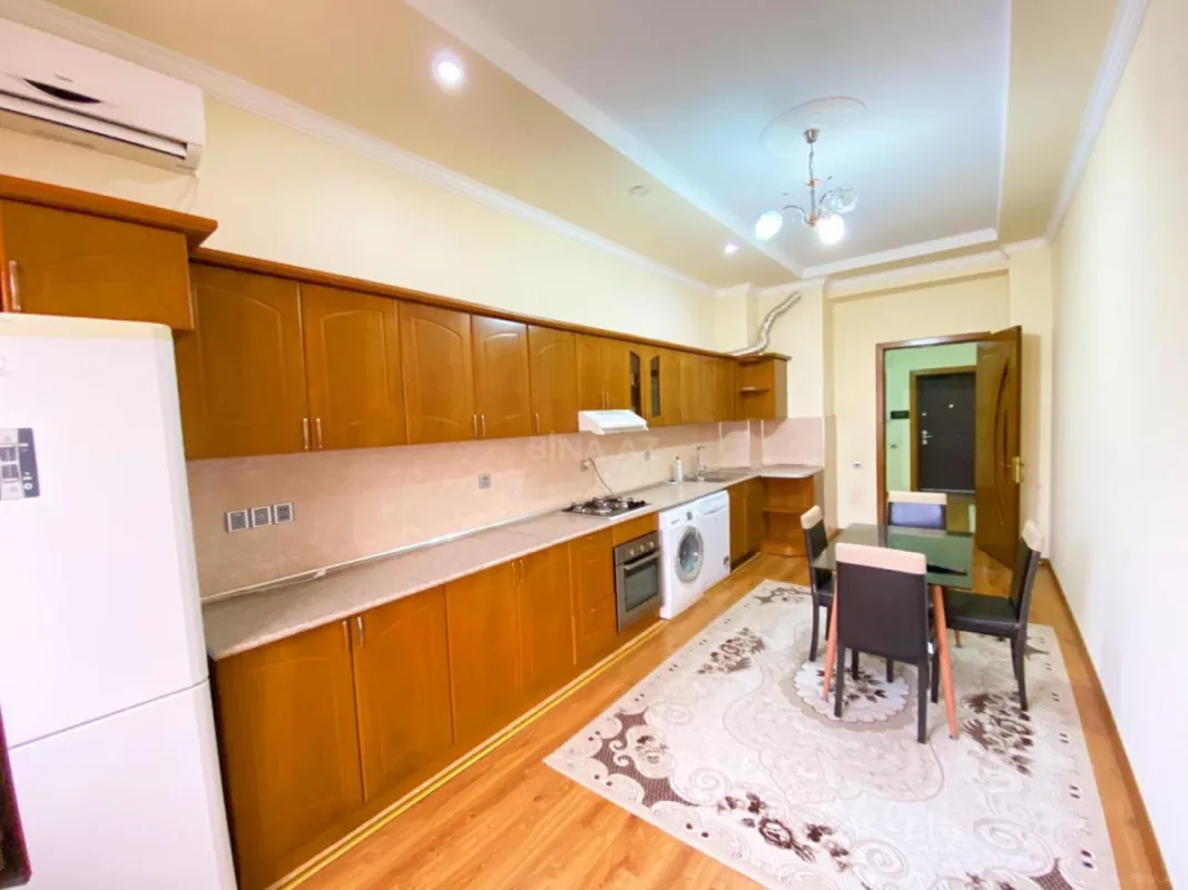 Kirayə verilir 4 otaqlı mənzil 210 m²