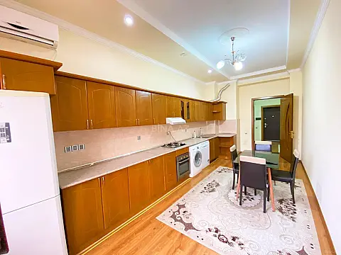 Kirayə verilir 4 otaqlı mənzil 210 m²