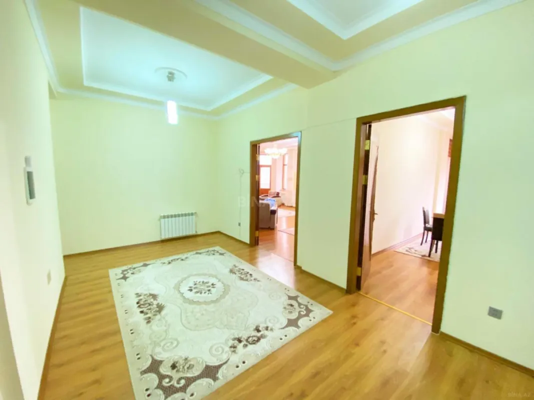 Kirayə verilir 4 otaqlı mənzil 210 m²