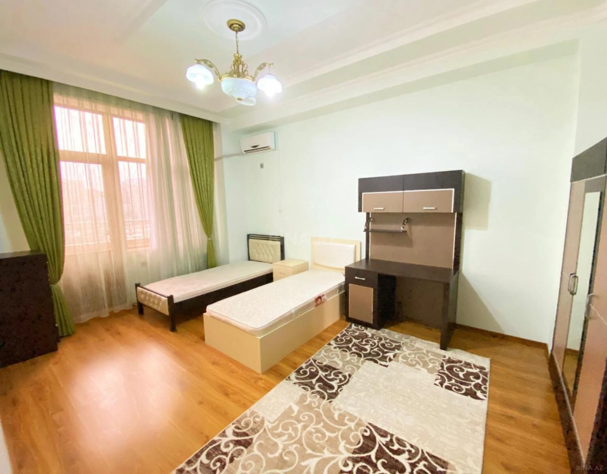 Kirayə verilir 4 otaqlı mənzil 210 m²