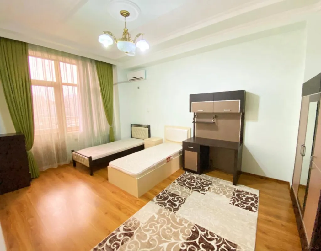 Kirayə verilir 4 otaqlı mənzil 210 m²