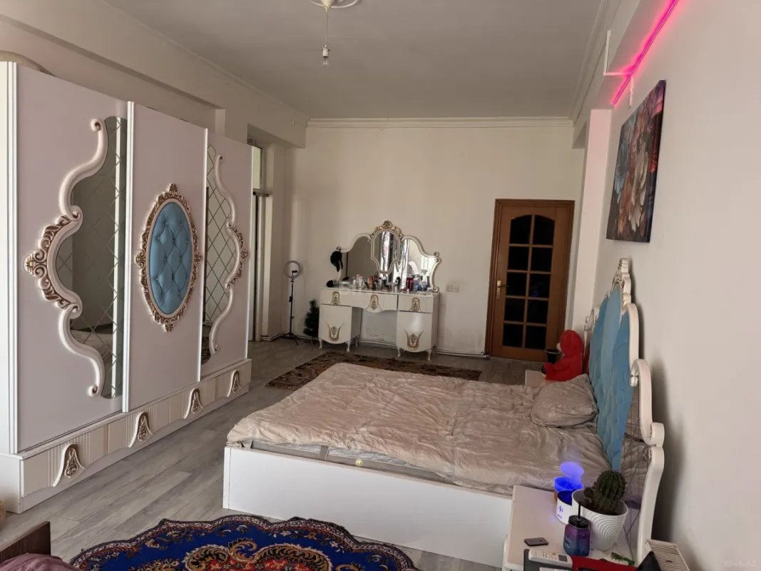 Kirayə verilir 2 otaqlı mənzil 120 m²