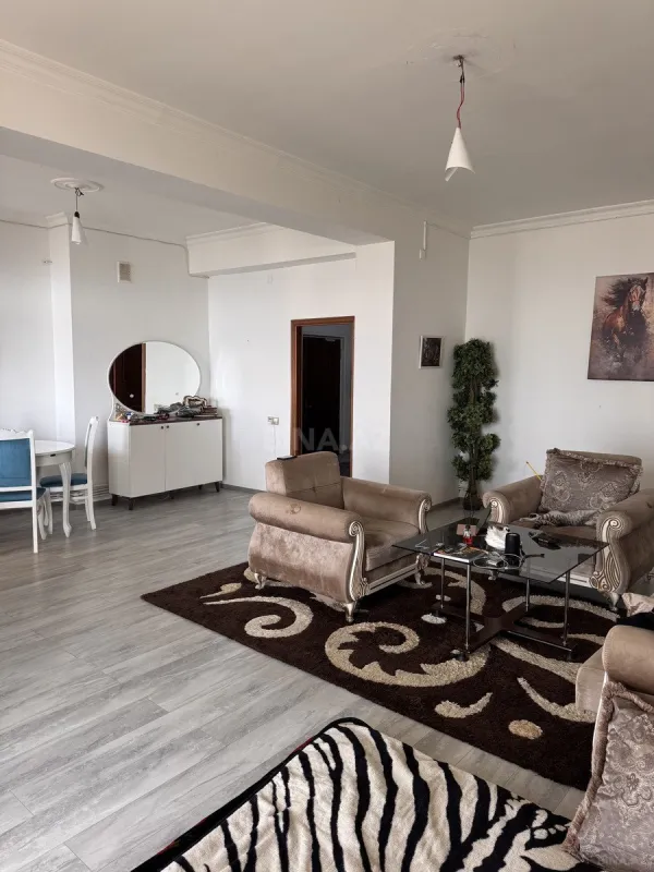 Kirayə verilir 2 otaqlı mənzil 120 m²