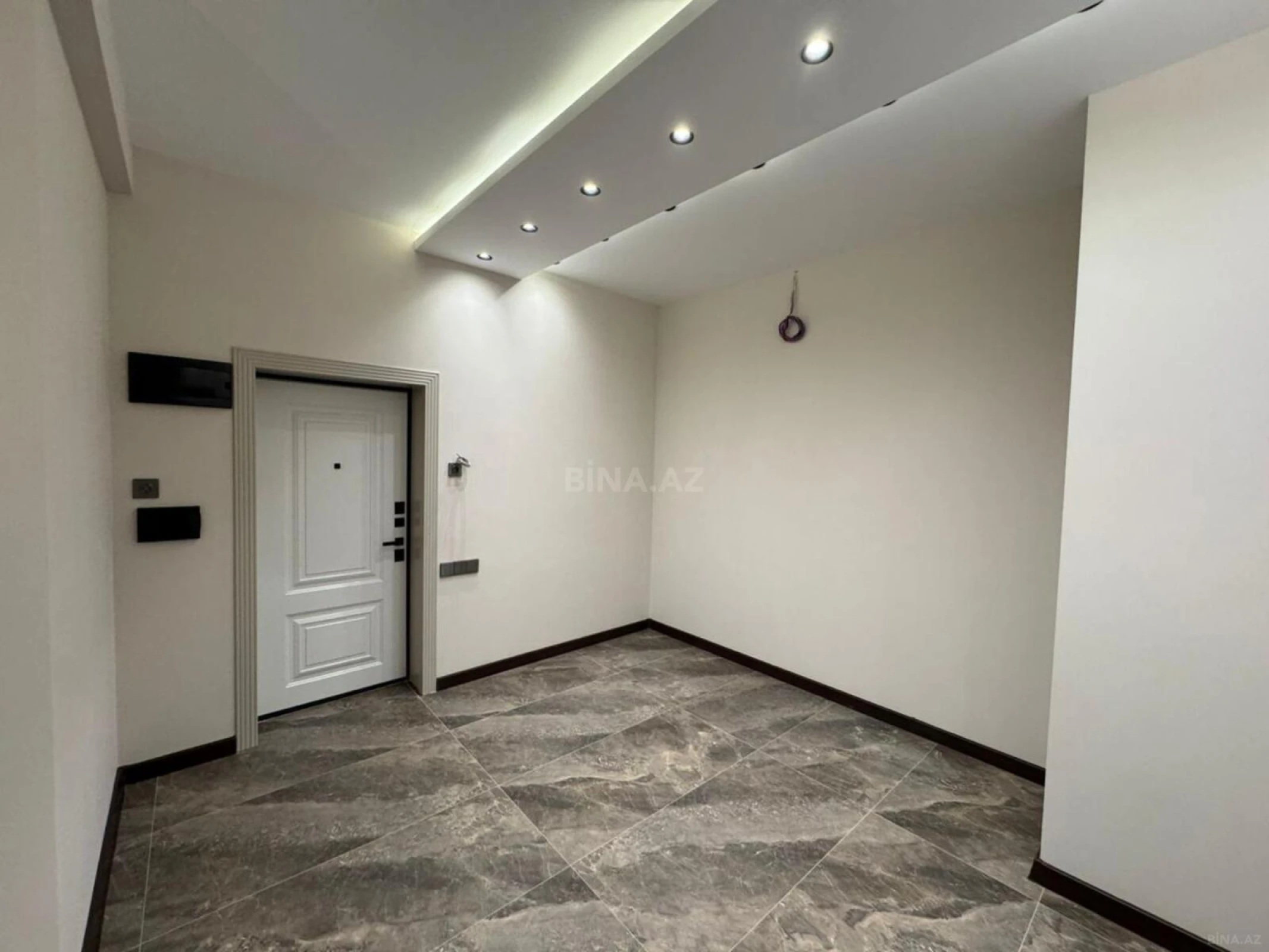 Satılır 3 otaqlı mənzil 135 m²