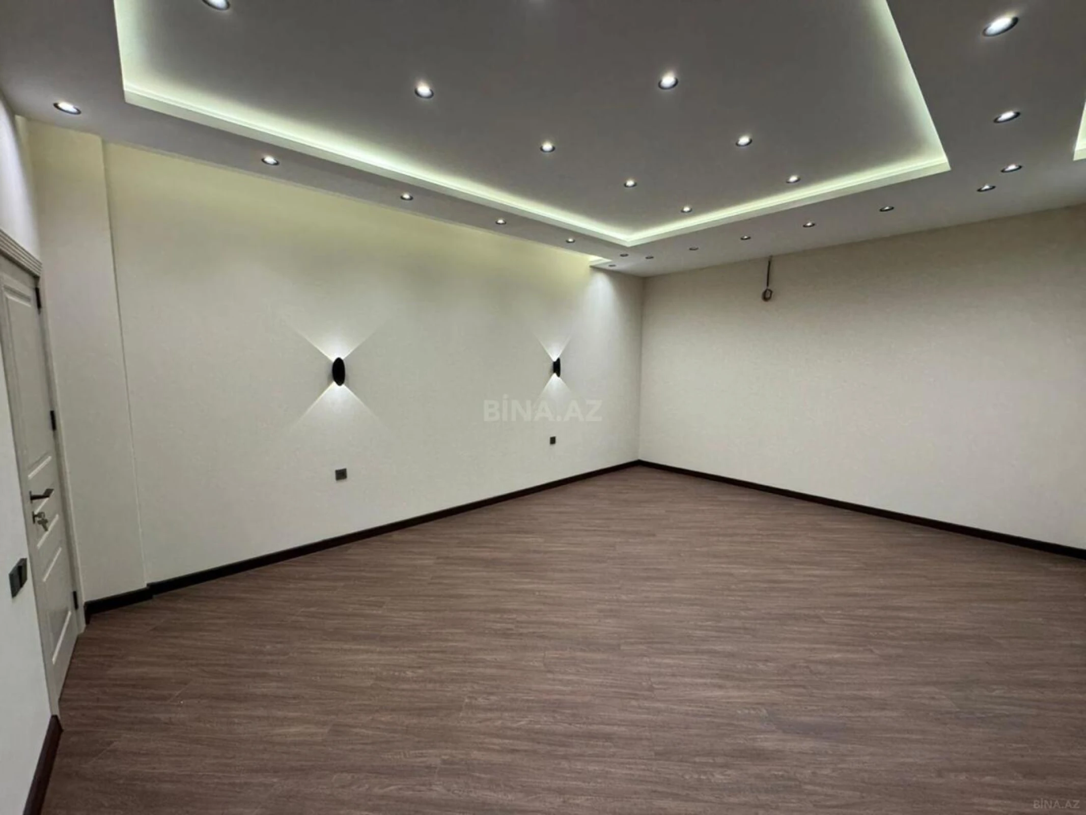 Satılır 3 otaqlı mənzil 135 m²