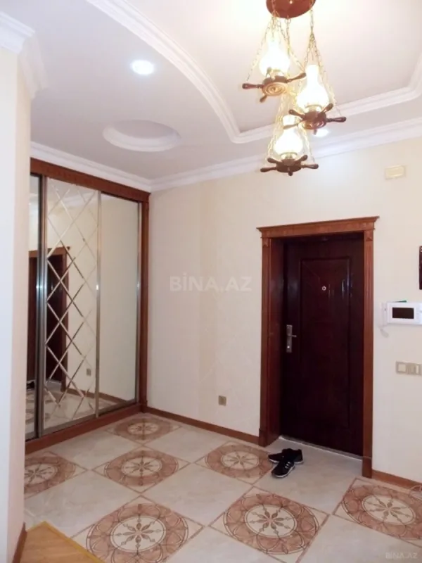 Kirayə verilir 3 otaqlı mənzil 135 m²
