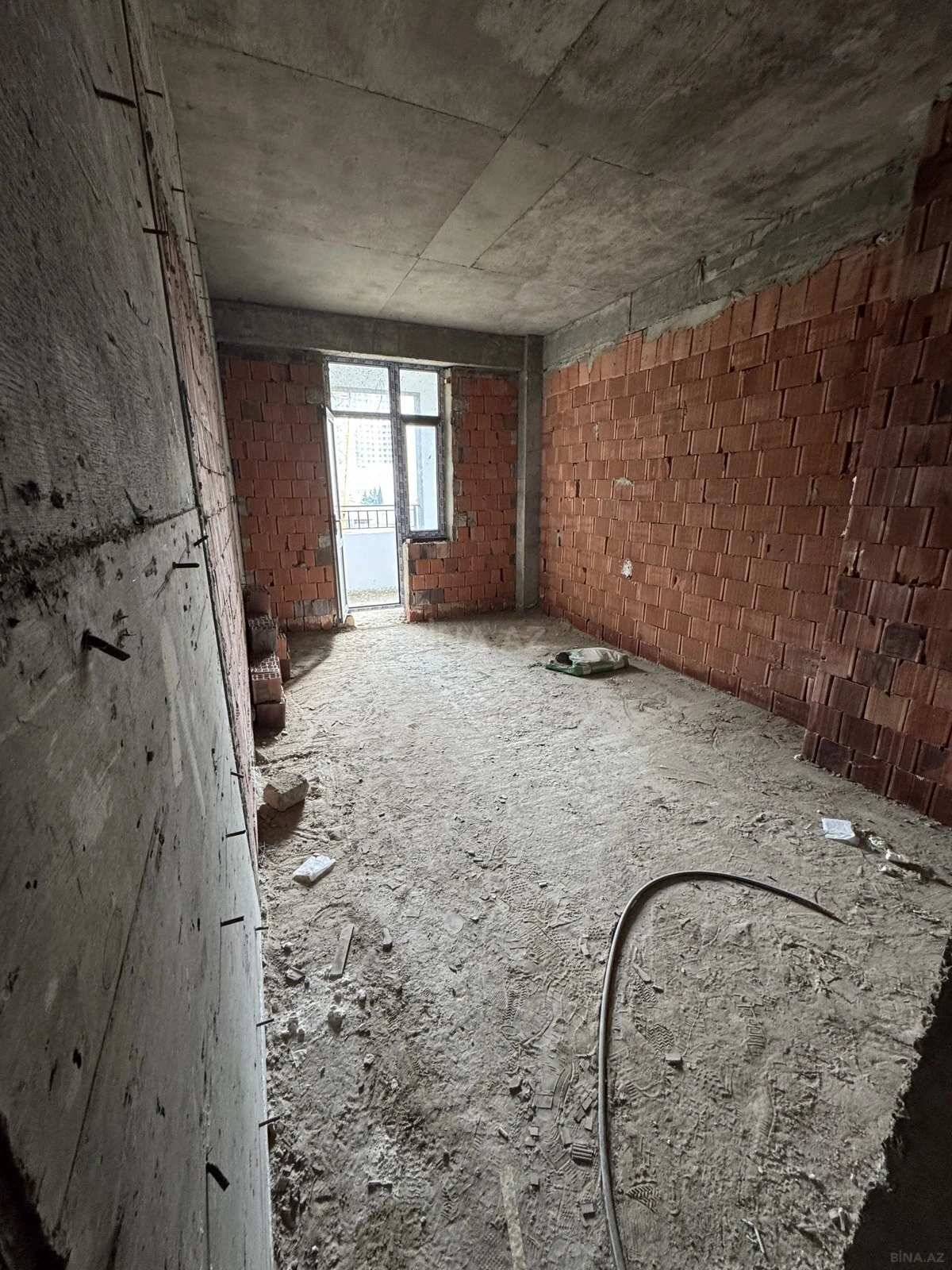 Satılır 1 otaqlı mənzil 76.6 m²