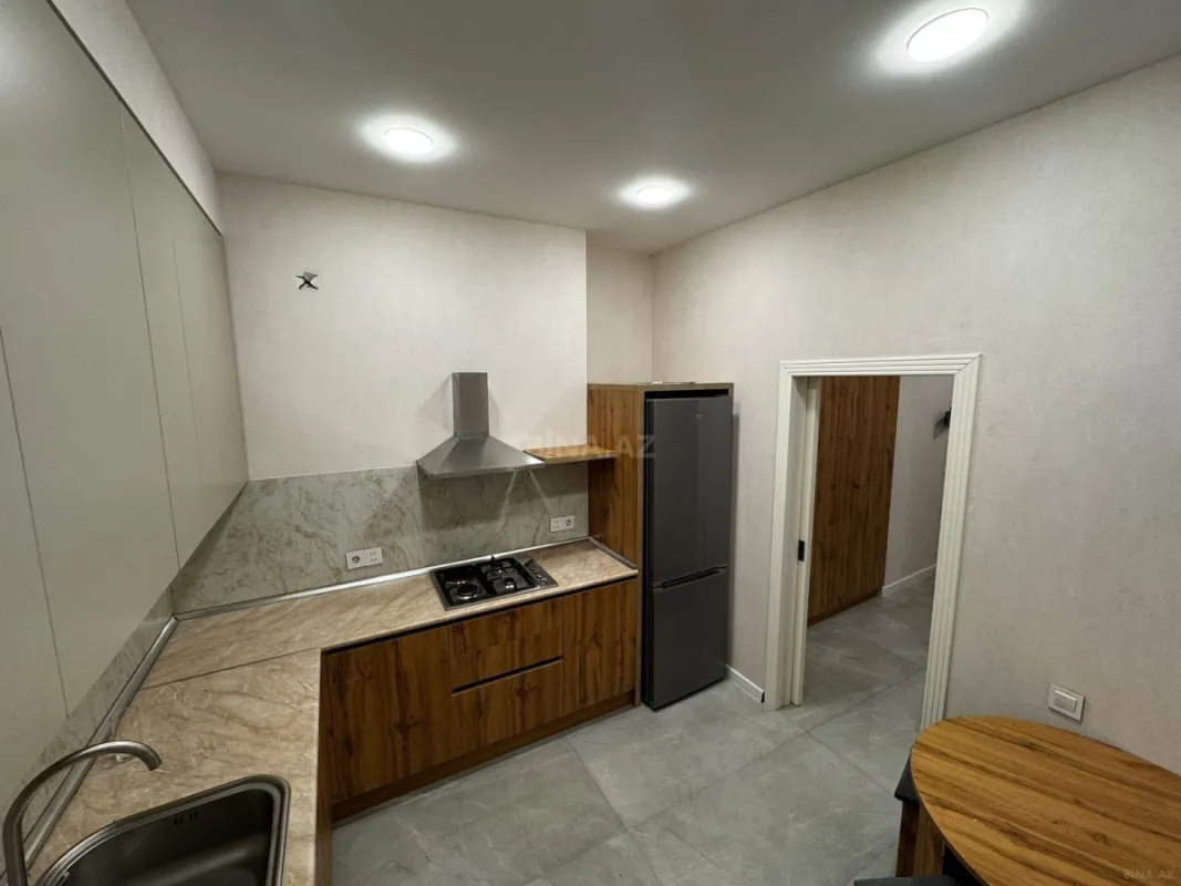 Satılır 2 otaqlı mənzil 71 m²