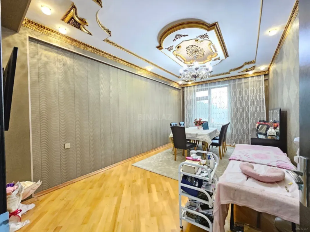 Satılır 4 otaqlı mənzil 135 m²