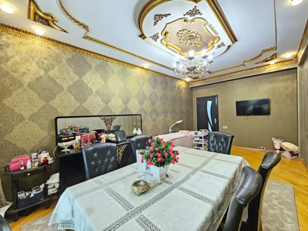 Satılır 4 otaqlı mənzil 135 m²