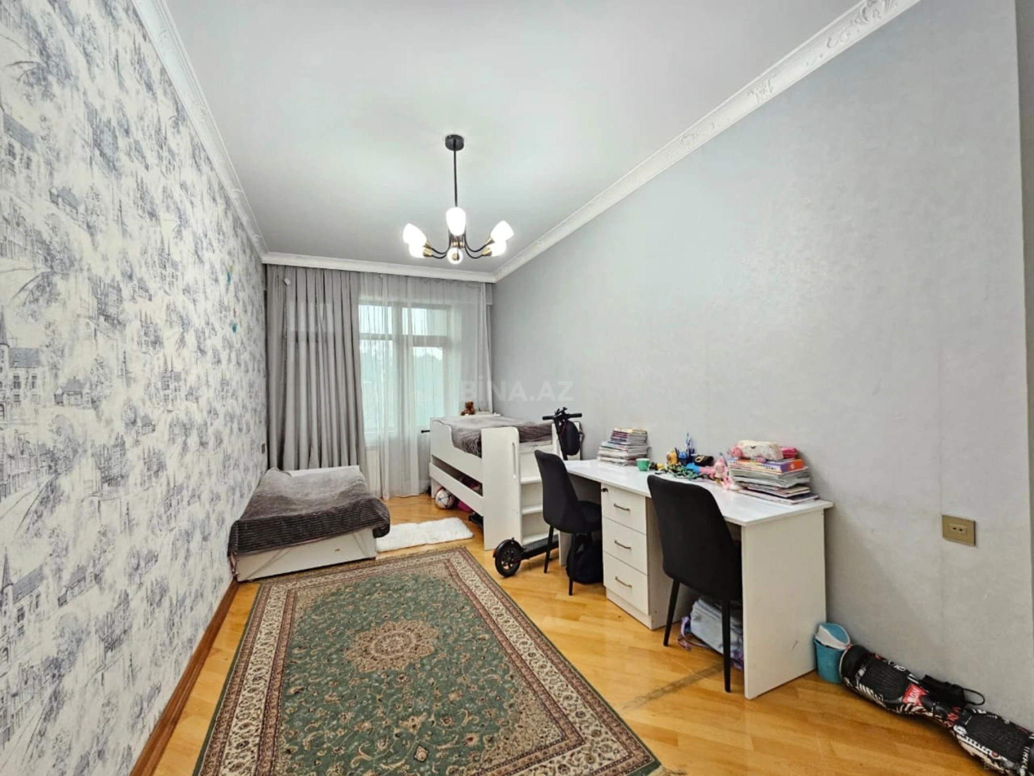 Satılır 4 otaqlı mənzil 135 m²