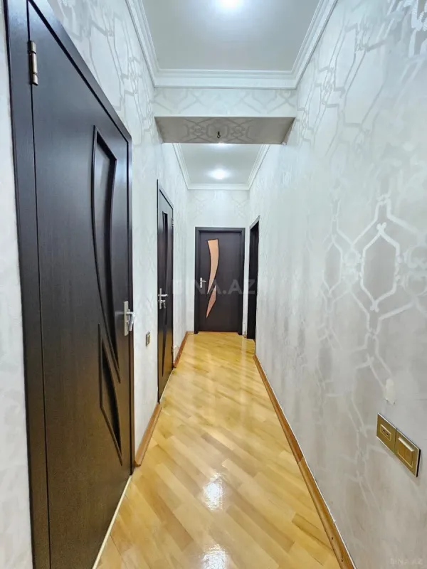 Satılır 4 otaqlı mənzil 135 m²