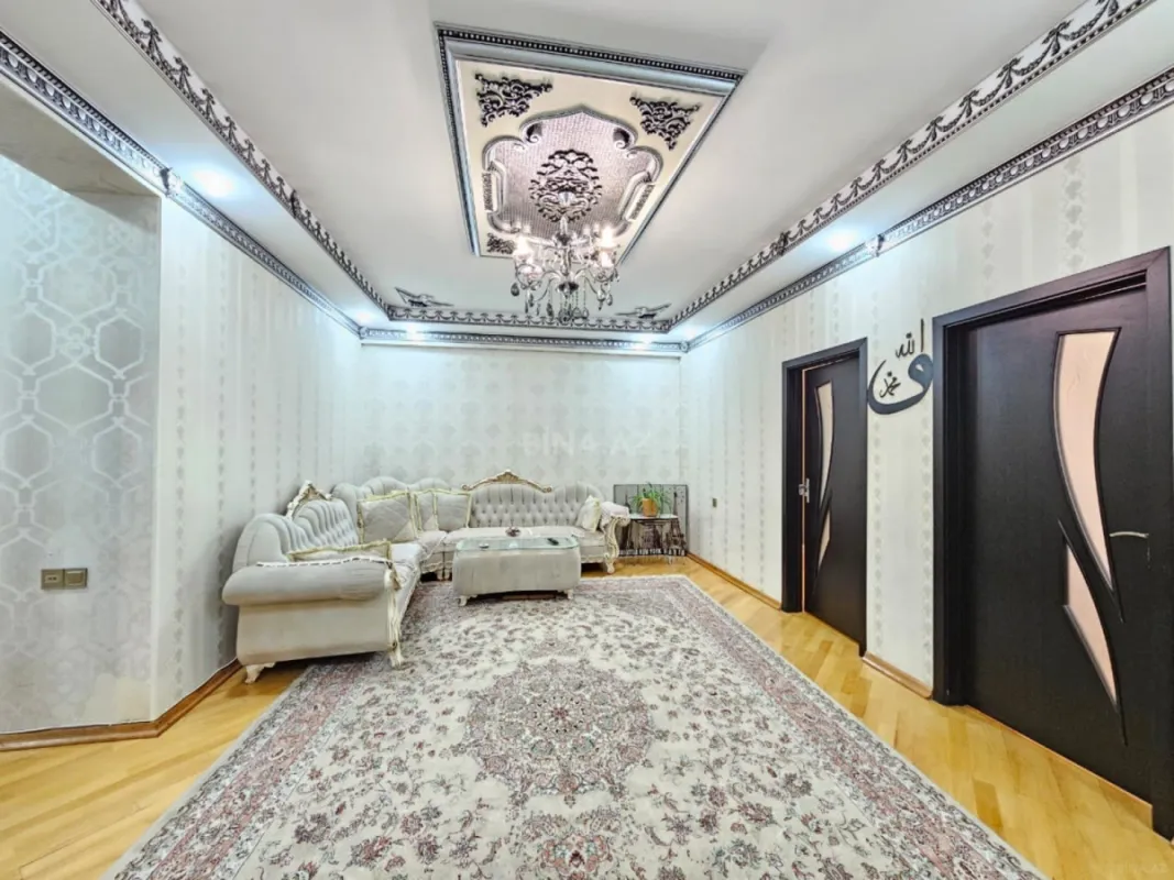 Satılır 4 otaqlı mənzil 135 m²