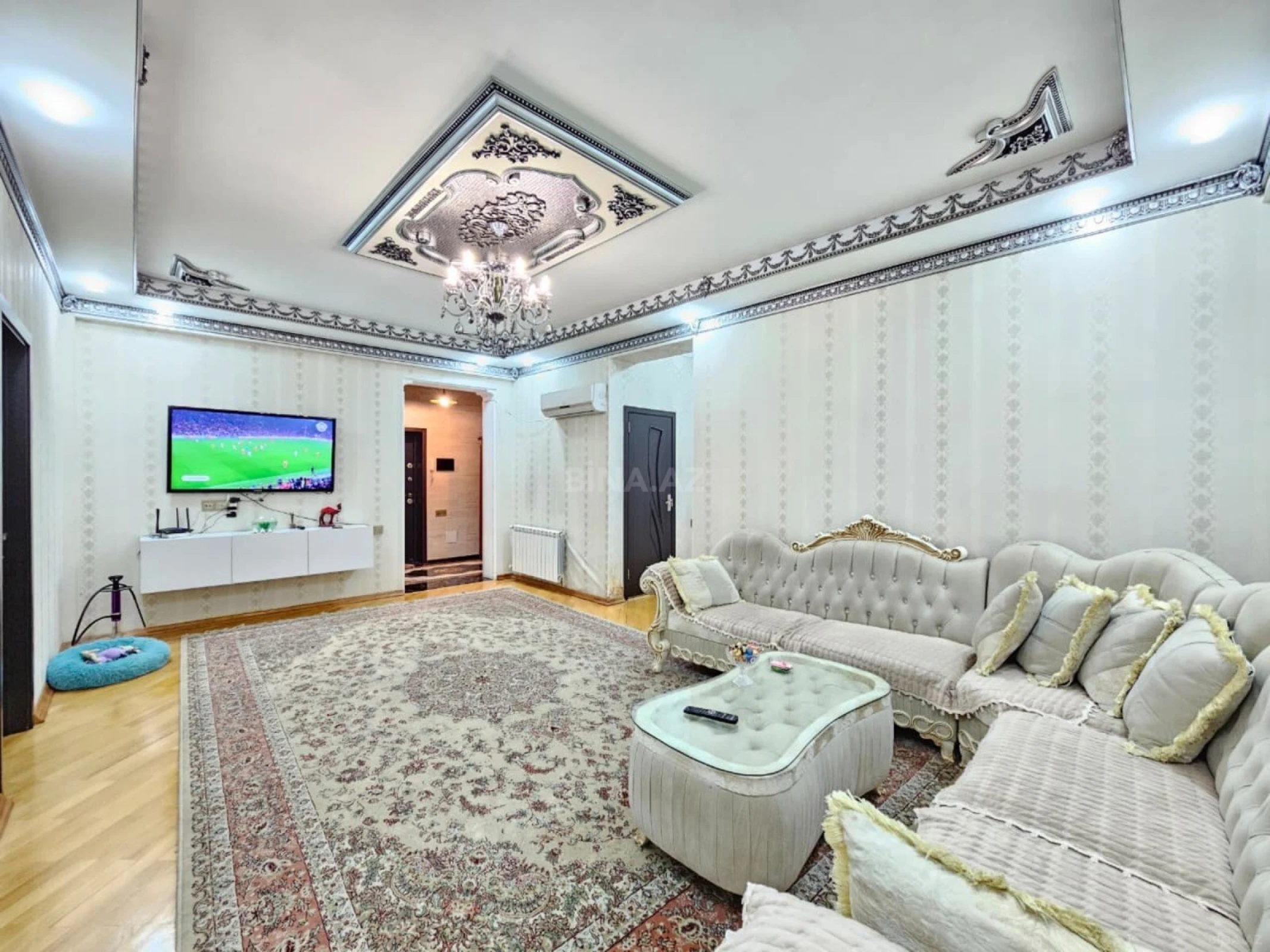 Satılır 4 otaqlı mənzil 135 m²