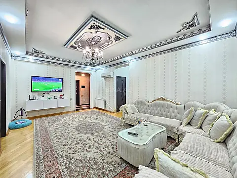 Satılır 4 otaqlı mənzil 135 m²