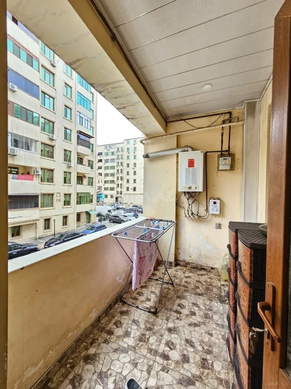 Satılır 4 otaqlı mənzil 135 m²