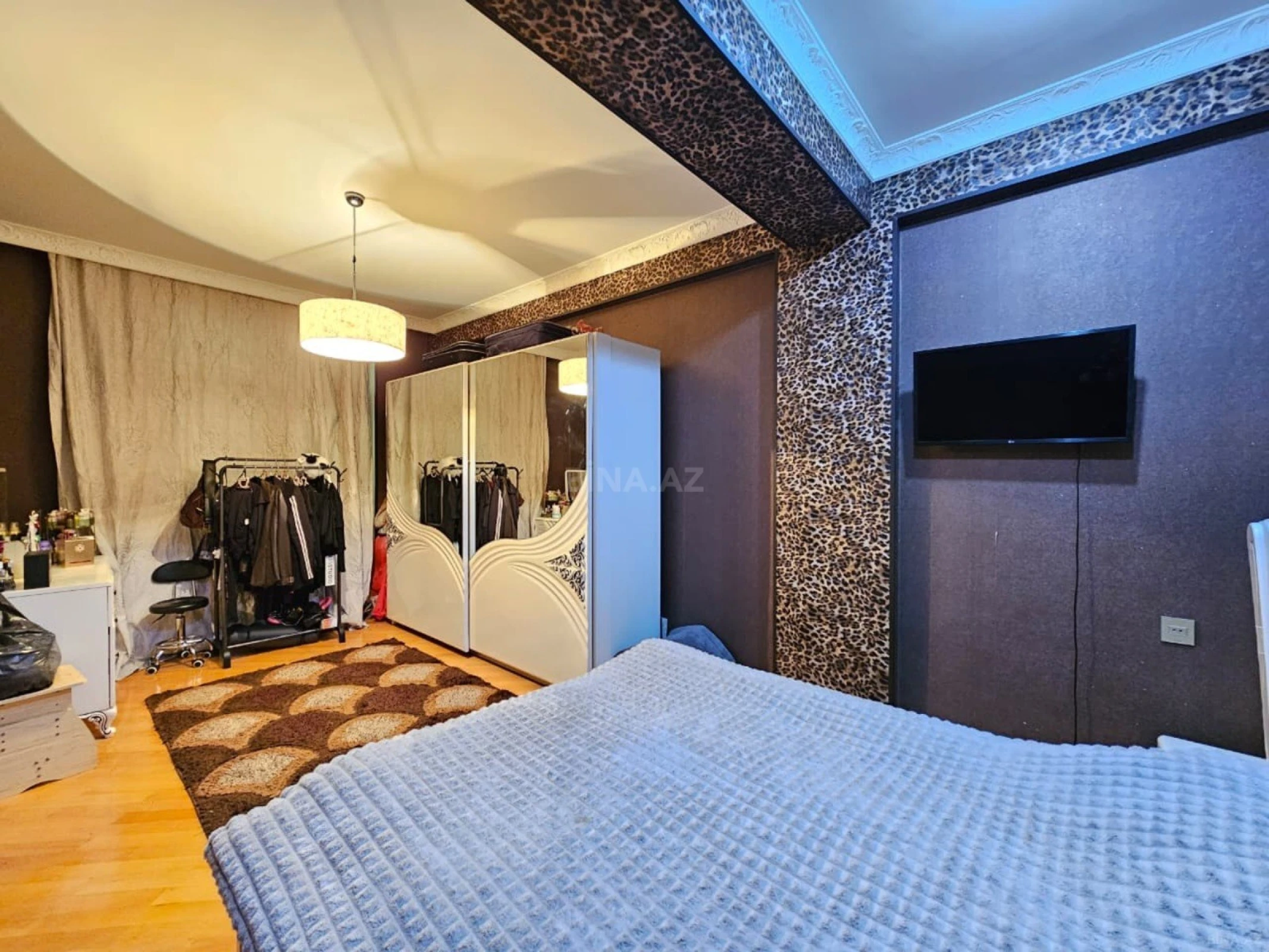 Satılır 4 otaqlı mənzil 135 m²