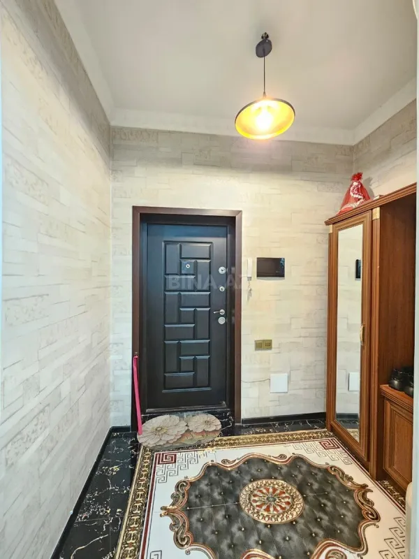 Satılır 4 otaqlı mənzil 135 m²