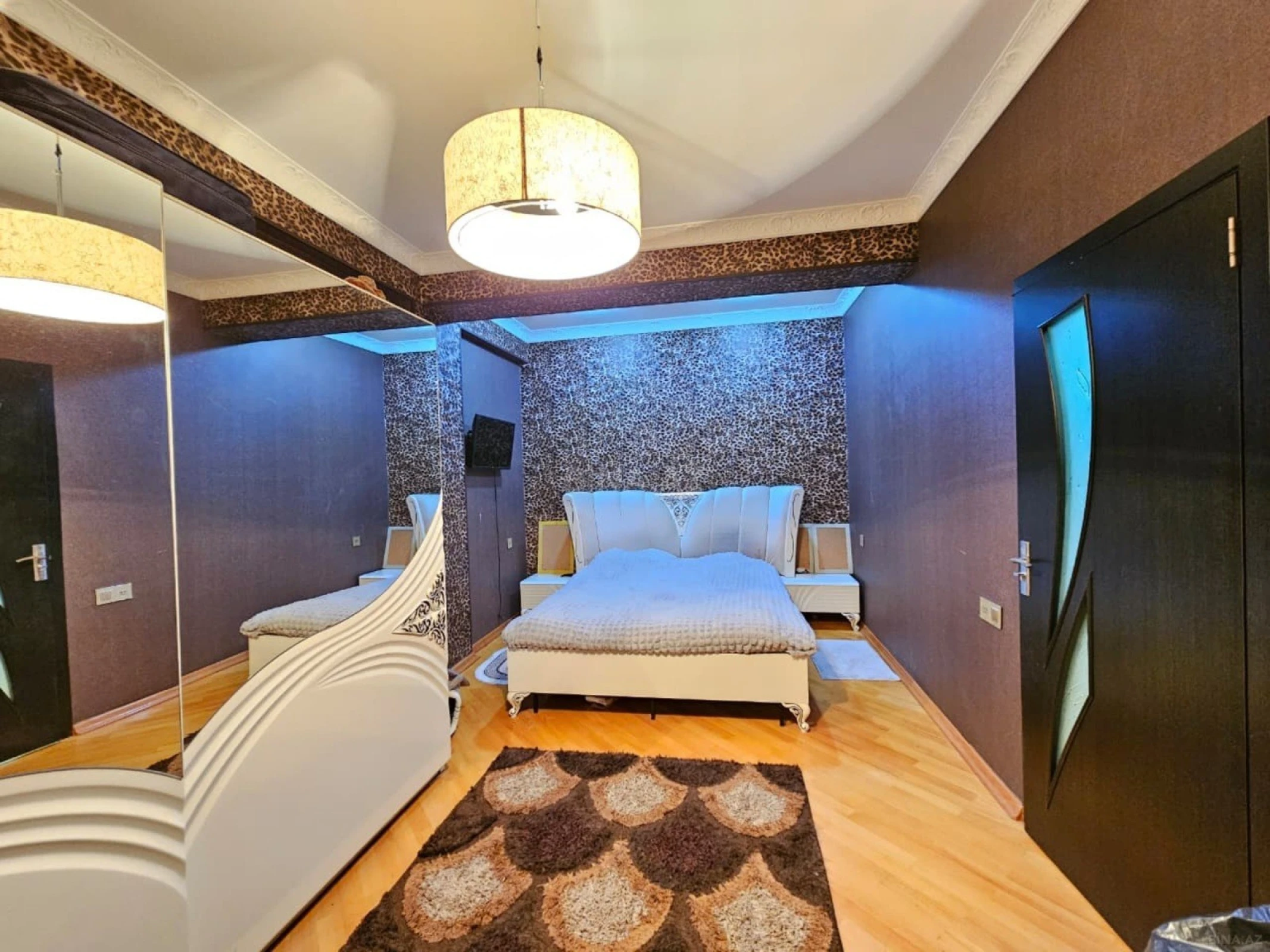 Satılır 4 otaqlı mənzil 135 m²