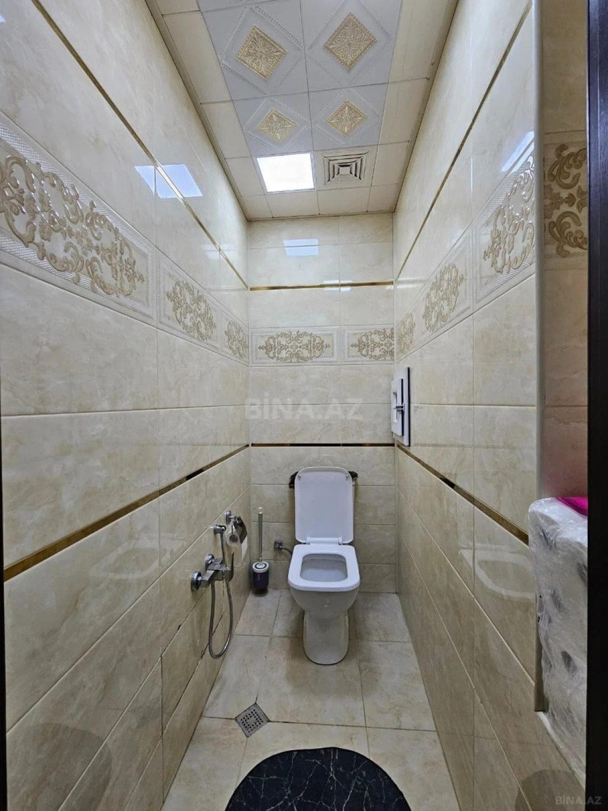 Satılır 4 otaqlı mənzil 135 m²