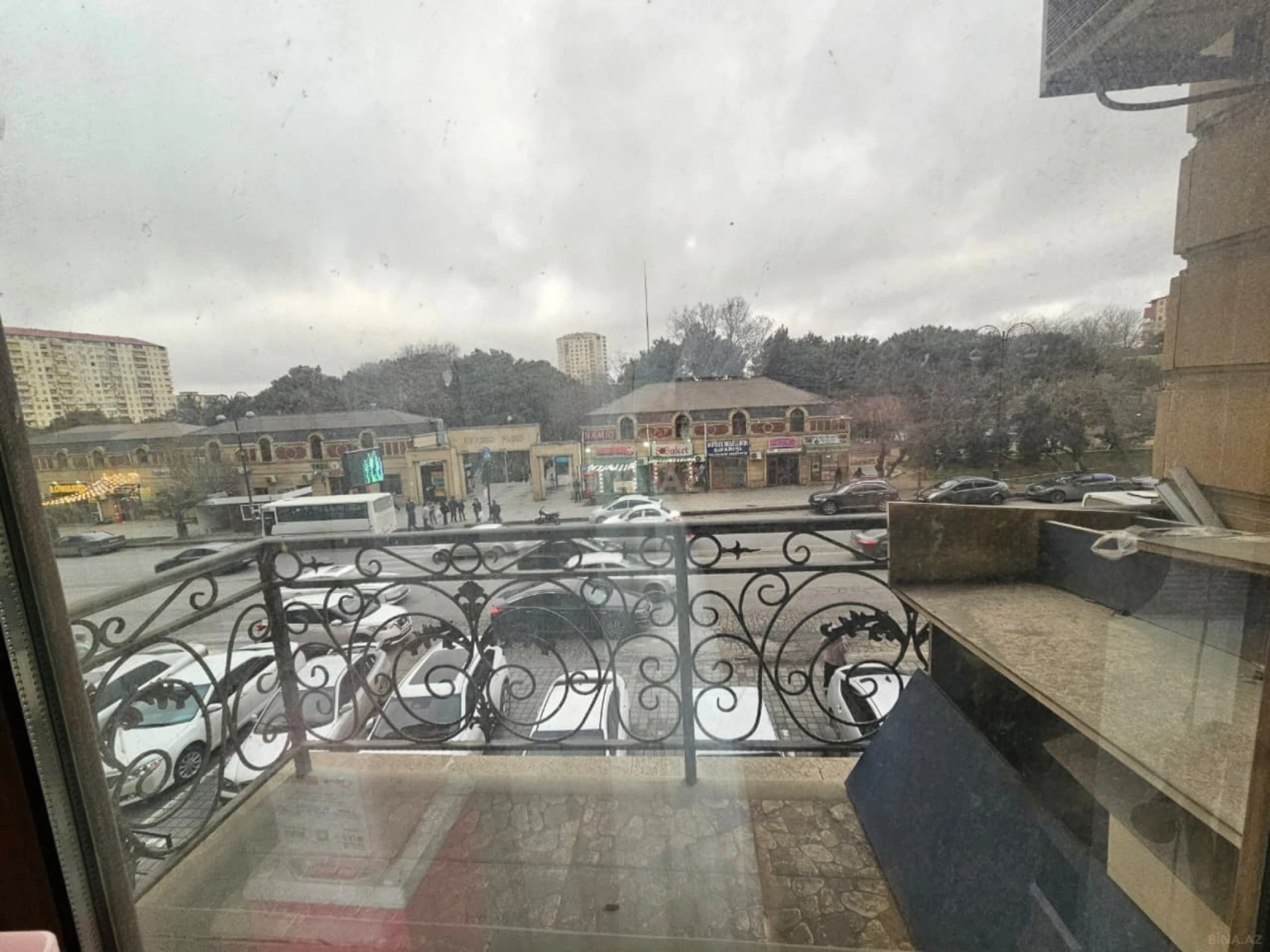 Satılır 4 otaqlı mənzil 135 m²