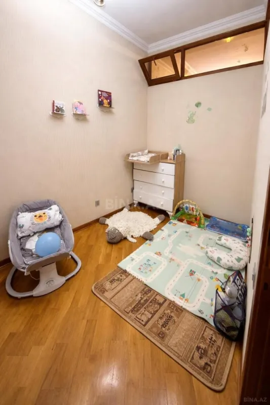 Satılır 4 otaqlı mənzil 145 m²