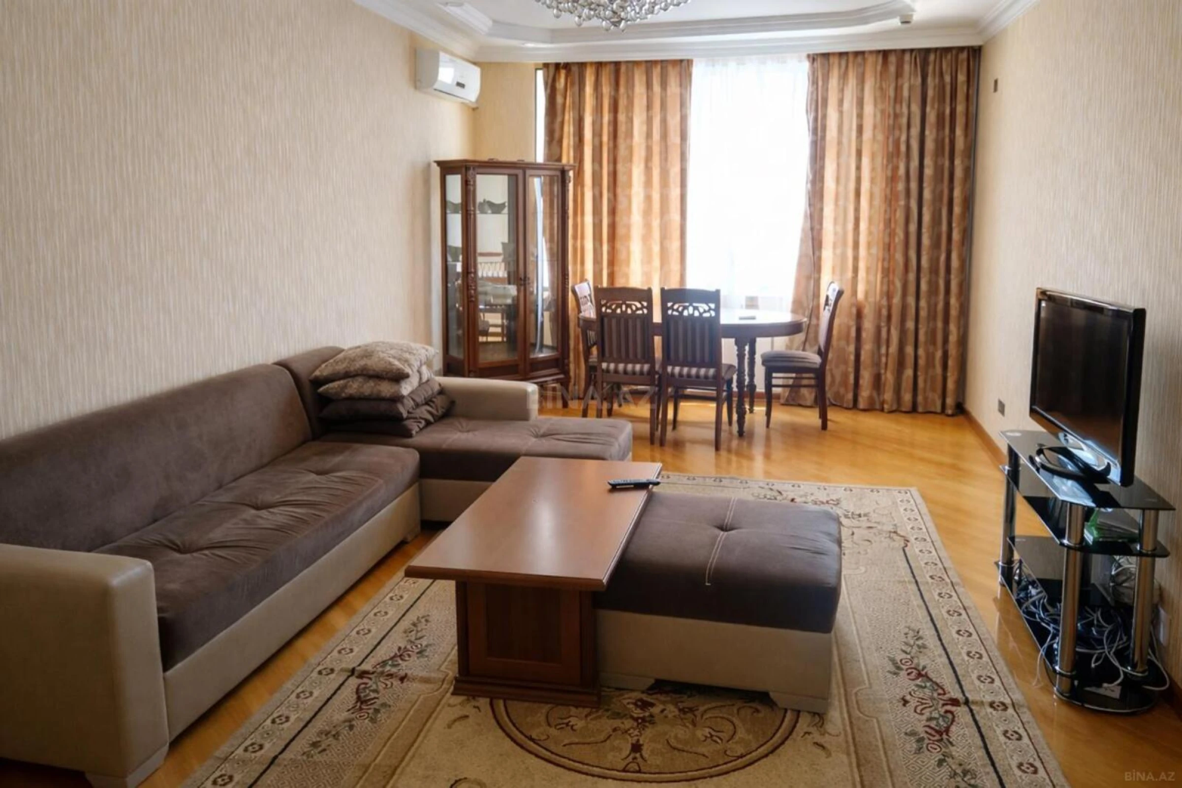 Satılır 4 otaqlı mənzil 145 m²