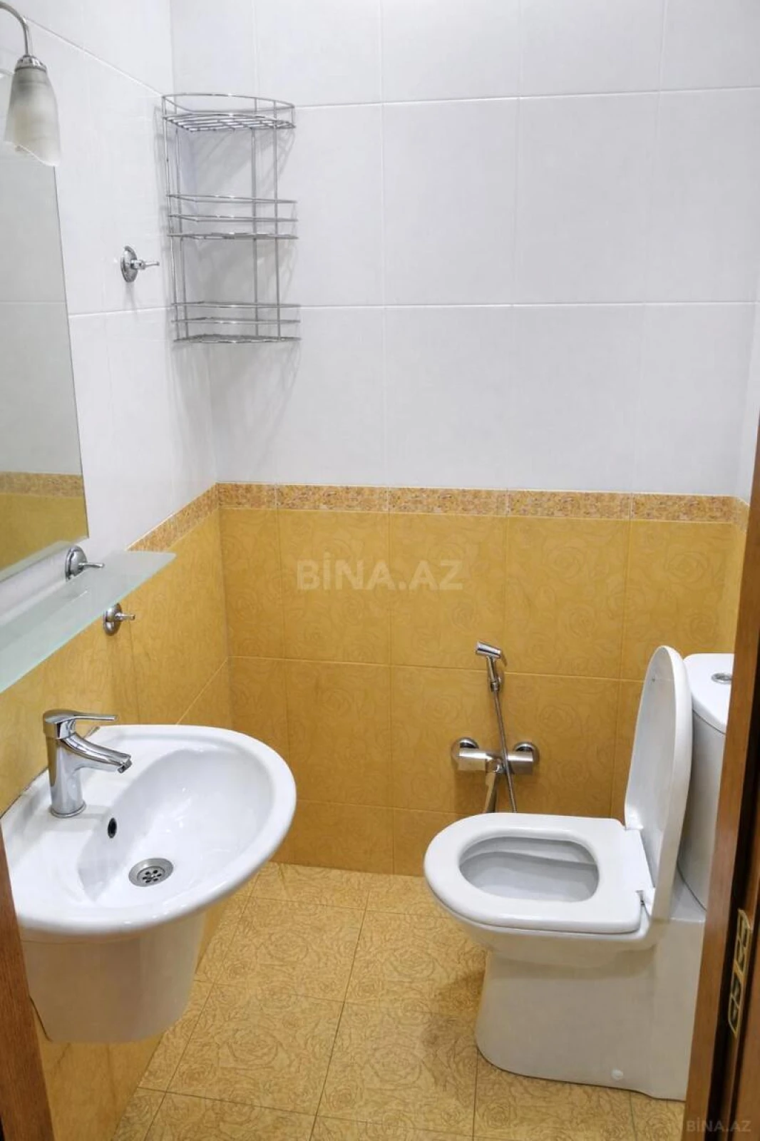 Satılır 4 otaqlı mənzil 145 m²