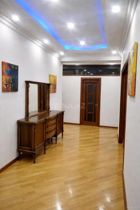 Satılır 4 otaqlı mənzil 145 m²