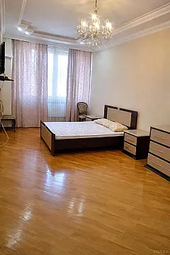 Satılır 4 otaqlı mənzil 145 m²