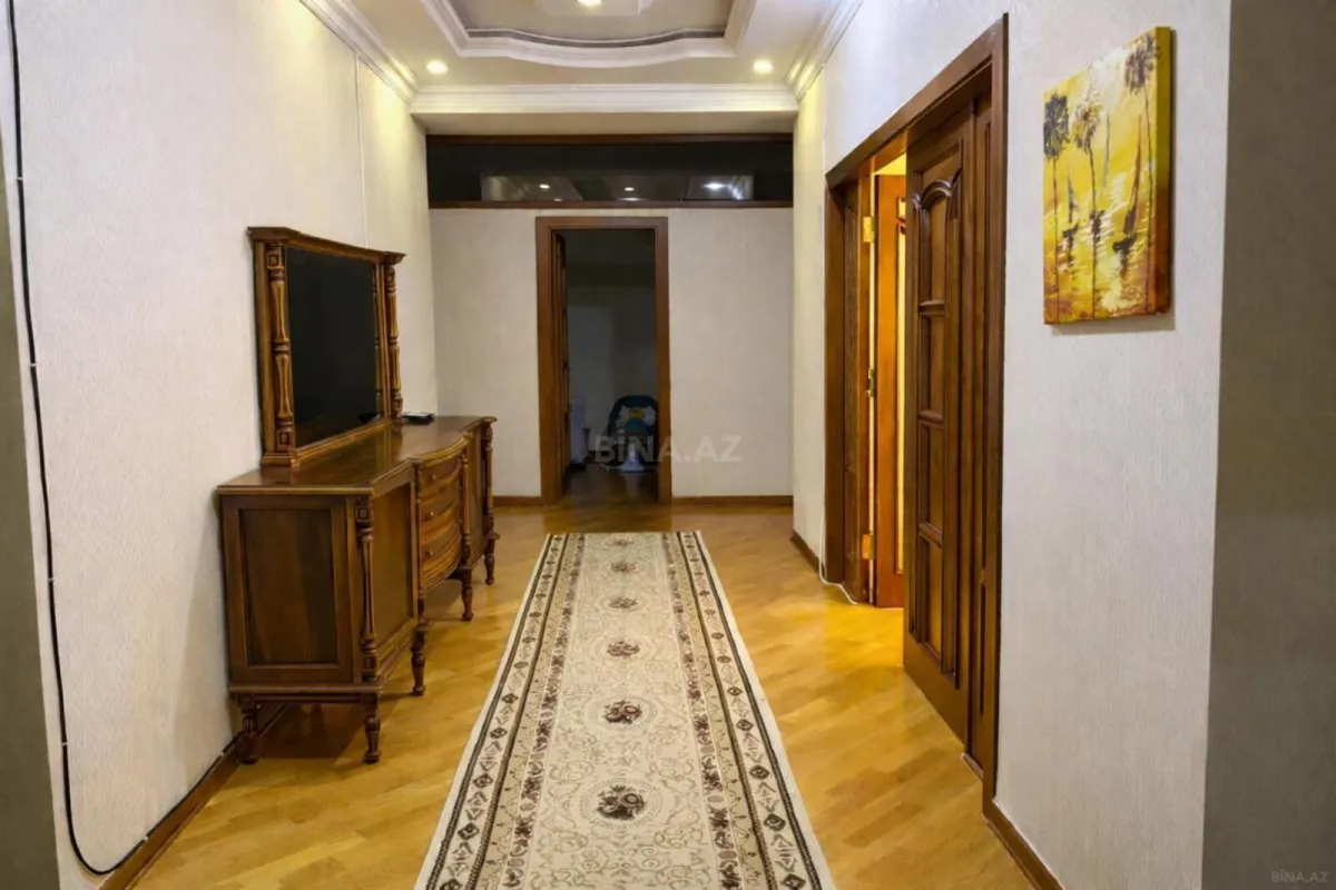 Satılır 4 otaqlı mənzil 145 m²